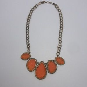 Salmon colored necklace w/ gold trim!🧡